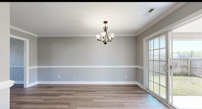 Building Photo - 305 S Square Dr