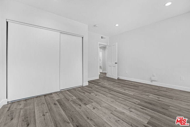 Building Photo - 2383 Panorama Terrace