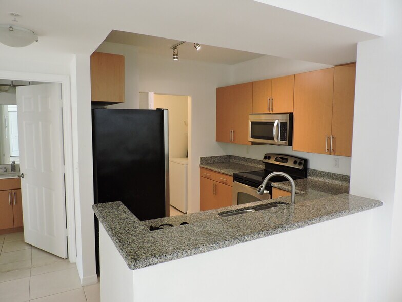 Building Photo - 4903 Midtown Ln