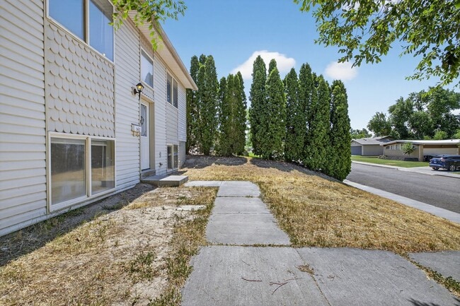 Building Photo - HUGE 6 bed 3 bath Home in Pocatello