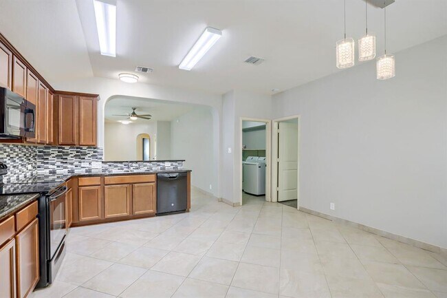 Building Photo - 12307 Waterford Run Way