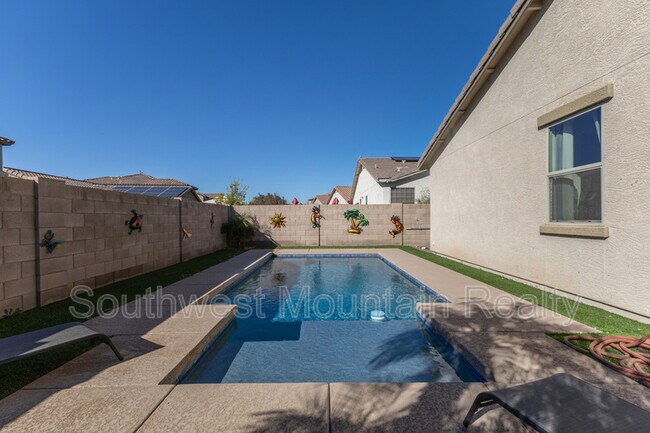 Building Photo - 17809 W Lincoln St