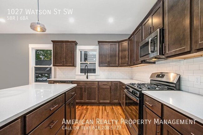 Building Photo - 1027 Watson St SW