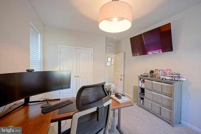 Building Photo - 65 Westmont Dr