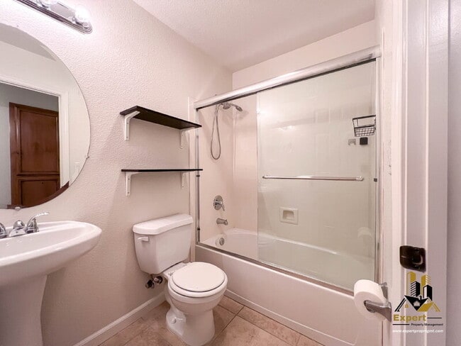 Building Photo - 224 Loon Lake St