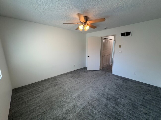 Building Photo - 7405 Charmant Dr