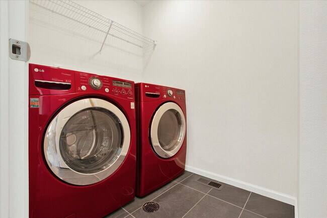 Building Photo - 9318 E 58th Dr