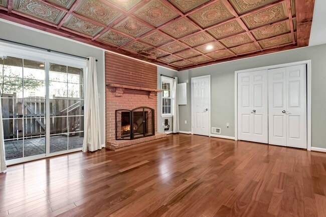 Building Photo - 8015 Merry Oaks Ln