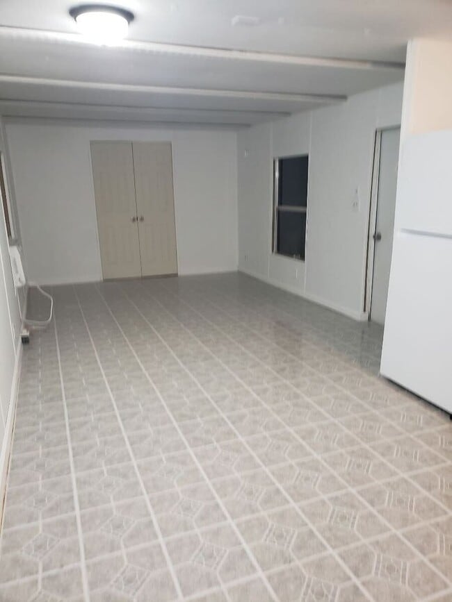Building Photo - SECTION 8 VOUCHER HOLDERS APPLY NOW! 2 Bed...