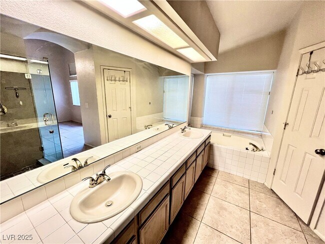 Building Photo - 8420 Airmont Ct