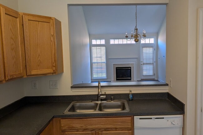 Building Photo - THE VILLAS AT HOLLYWOODS