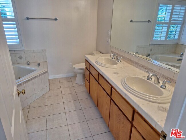 Building Photo - 7539 Denrock Ave
