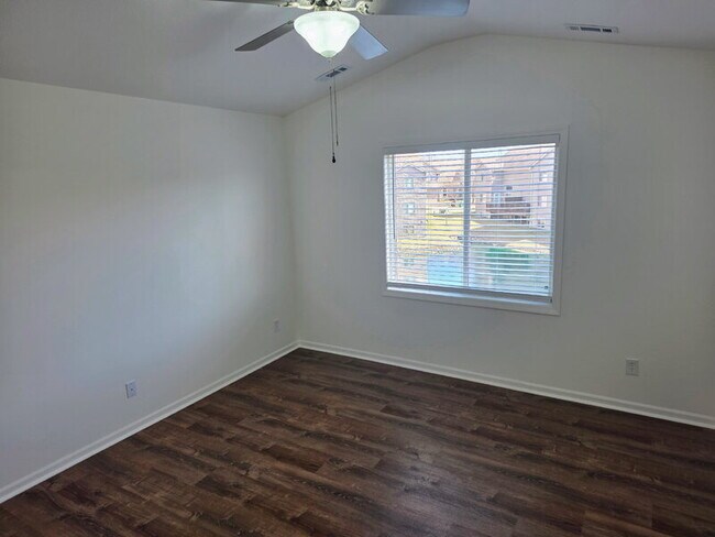 Building Photo - 2215 NW Bayberry Ln