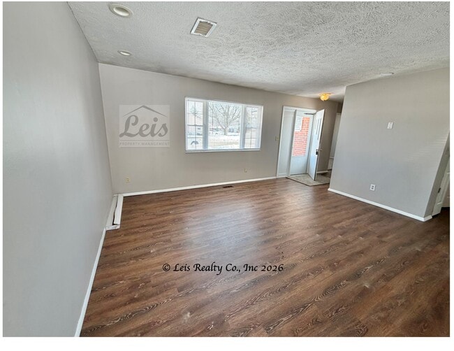 Building Photo - 1112 Skylark Dr