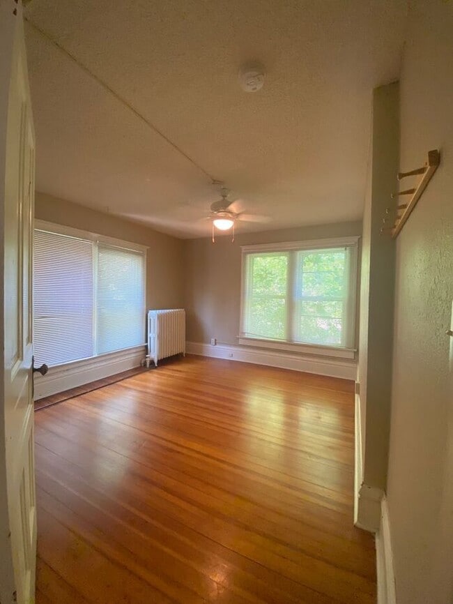 Building Photo - $2,250 | 3 Bedroom, 1.5 Bathroom House | NO PETS | Available for Immediate Move In!