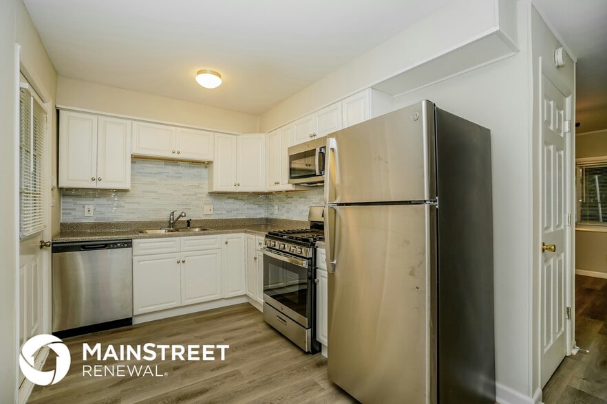 Building Photo - 3980 Halsey Pl