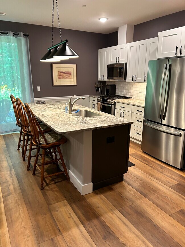 Modern kitchen - 1388 Gray Dr