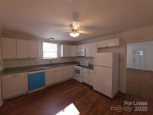 Building Photo - 412 Park Ave