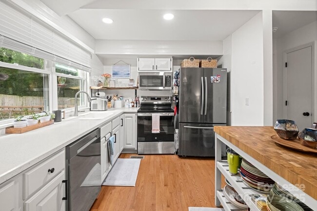 Building Photo - 8211 Park Vista Cir