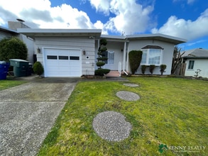 Building Photo - Three Bedroom Home with Lots of Common Area in Sunshine Gardens in SSF