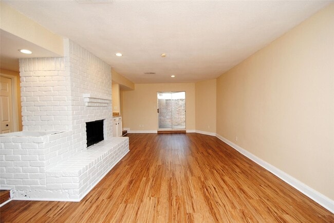 Building Photo - 738 Country Pl Dr