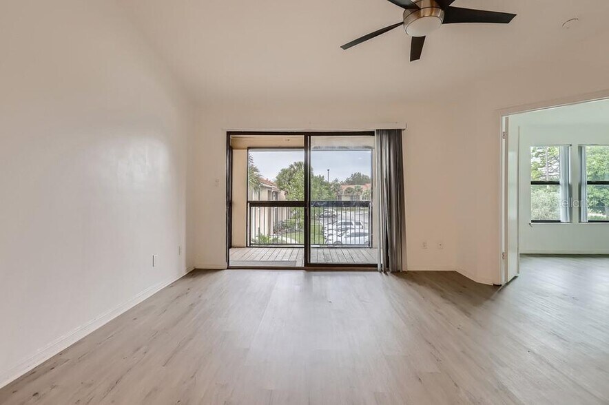 Building Photo - 4002 Crockers Lake Blvd