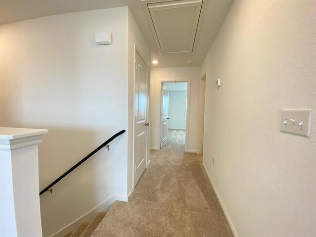 Building Photo - 408 Brody Ln