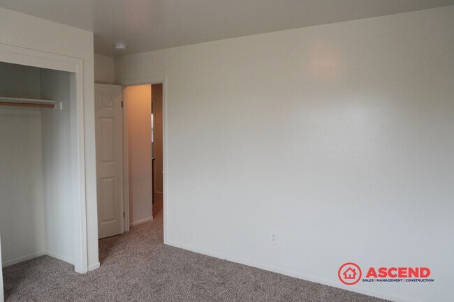 Building Photo - Corner Home Located in the Southwest!