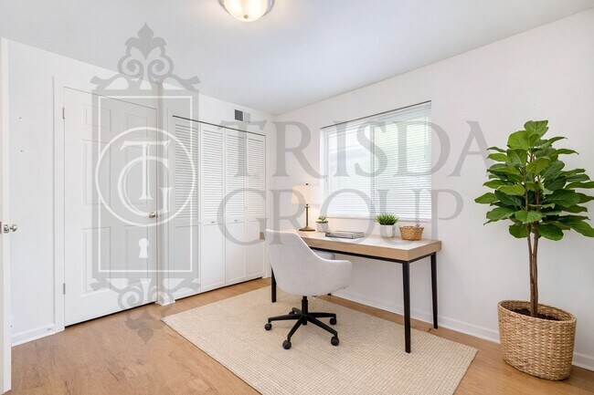 Building Photo - Avail July 1: 2BR Apt in Crafton, 1 Off Street Parking, AC, W/D included, Quartz Countertops, DW,...
