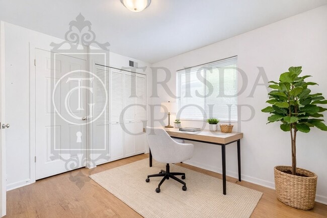 Building Photo - Avail Sept 1st: 2BR Apt in Crafton, 1 Off Street Parking, AC, W/D included, Quartz Countertops, D...