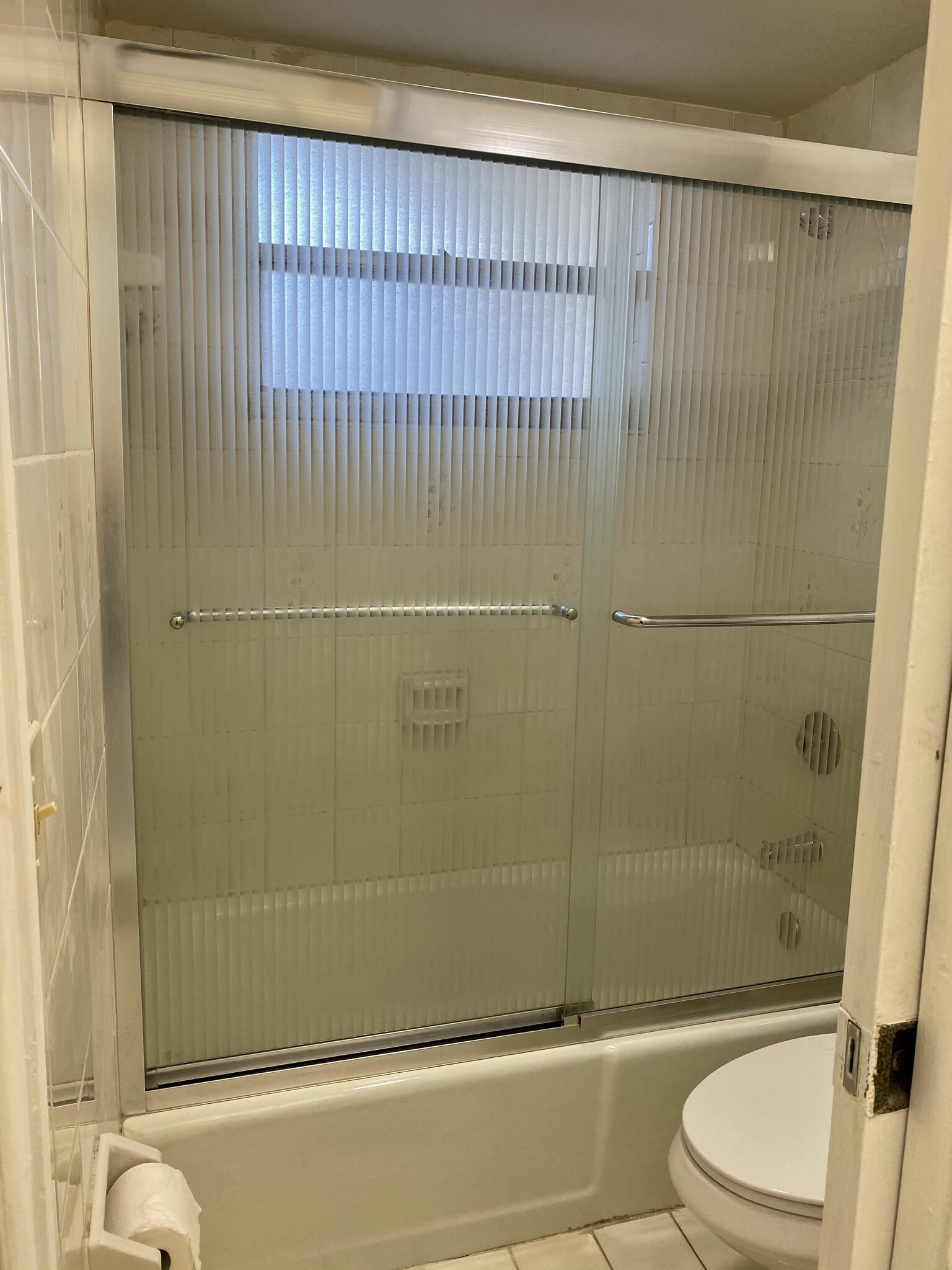 main bathroom - 1750 W 46th St