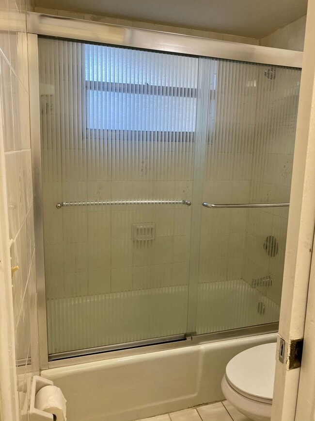 main bathroom - 1750 W 46th St