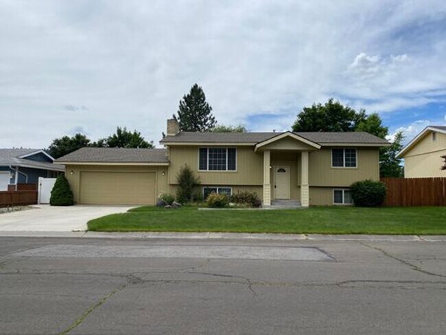 Primary Photo - Brentwood Classic Home
