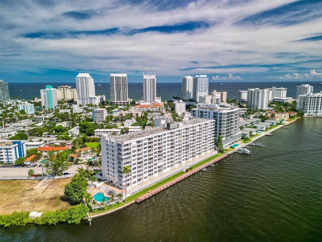 Building Photo - 511 Bayshore Dr