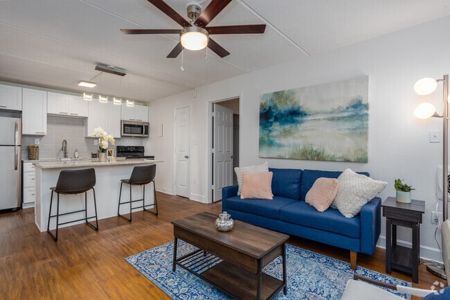 Interior Photo - Edge at 401