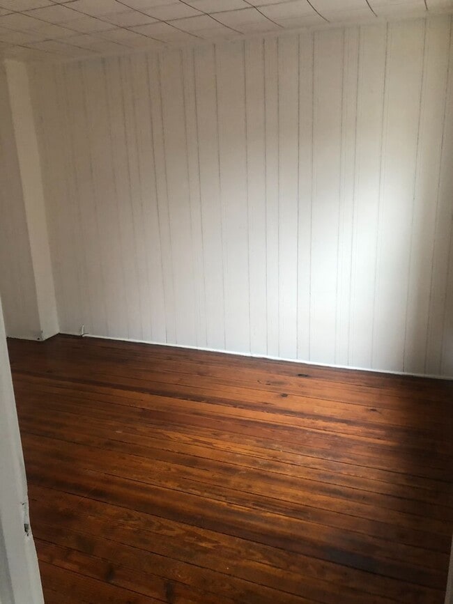 Building Photo - Coming Soon - 5 Bedroom 1 bath home - York...