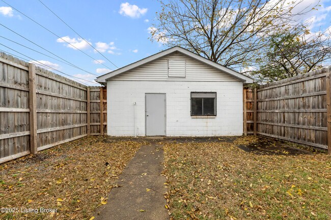 Building Photo - 1112 E Burnett Ave