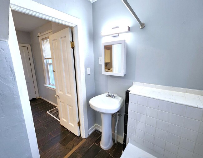 Building Photo - 2525 N Weil St