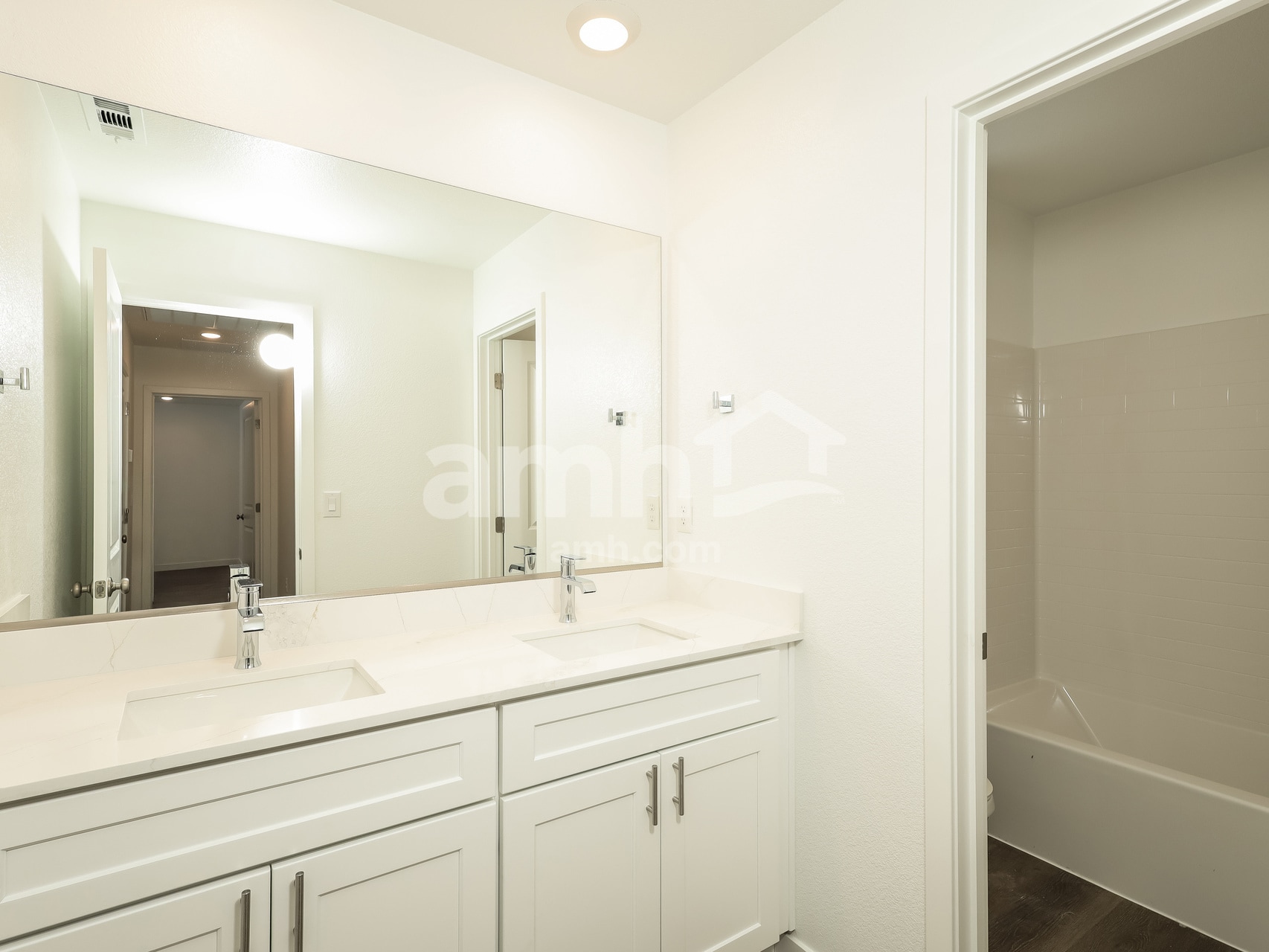 Building Photo - 2331 Devin Ave