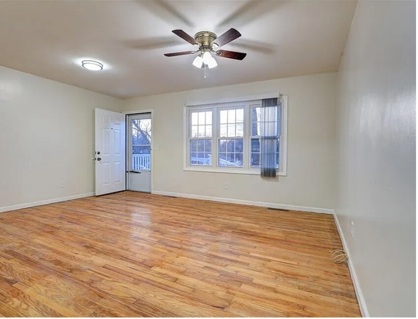 Building Photo - 5517 Willow Ave