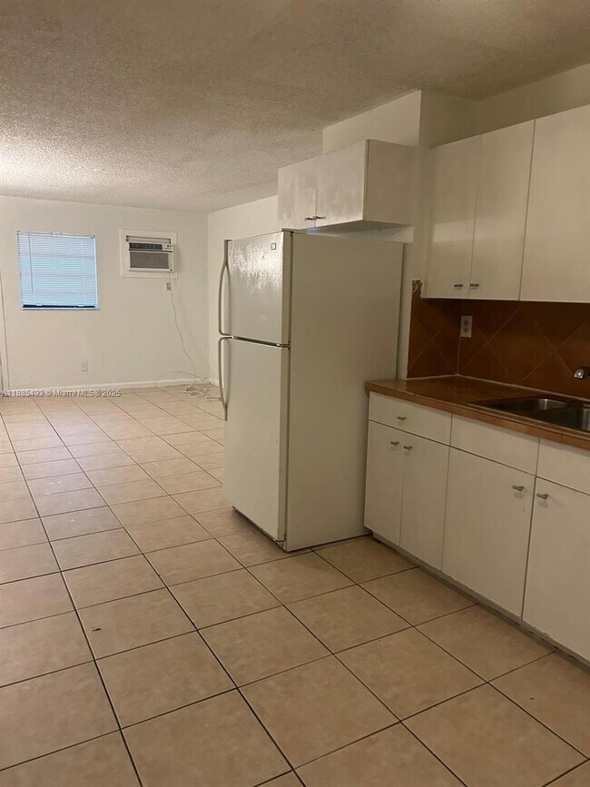 Building Photo - 1631 SW 44th Ave
