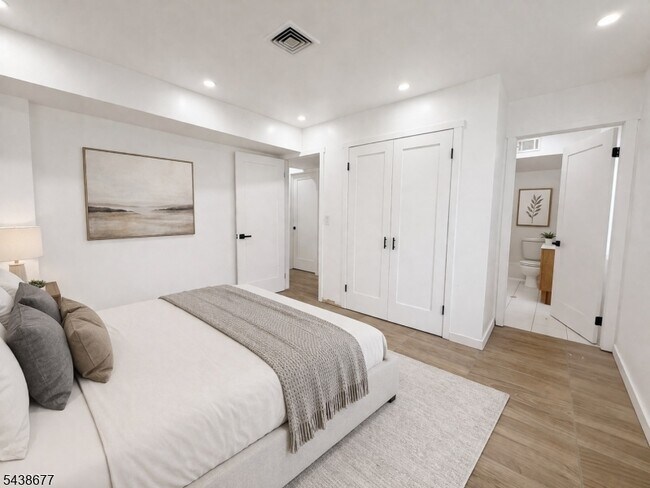 Building Photo - 87 Merseles St
