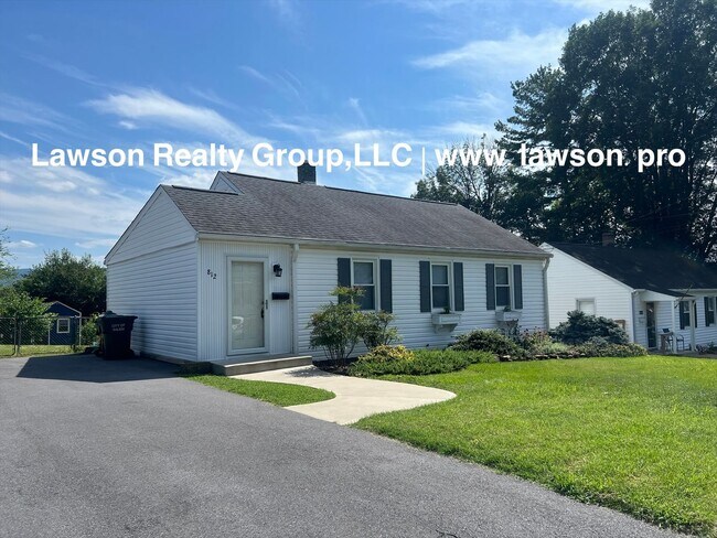 Building Photo - Updated, Cozy, and Clean- One Level Living...