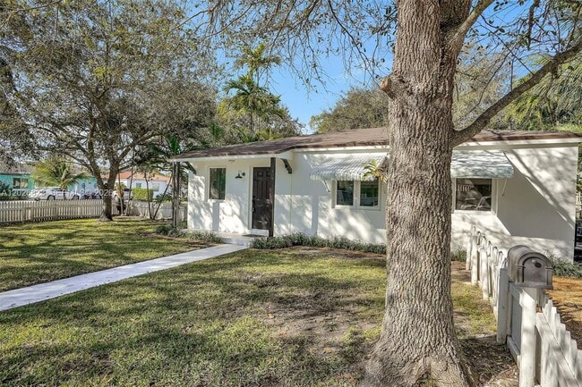 Building Photo - 5985 SW 41st St