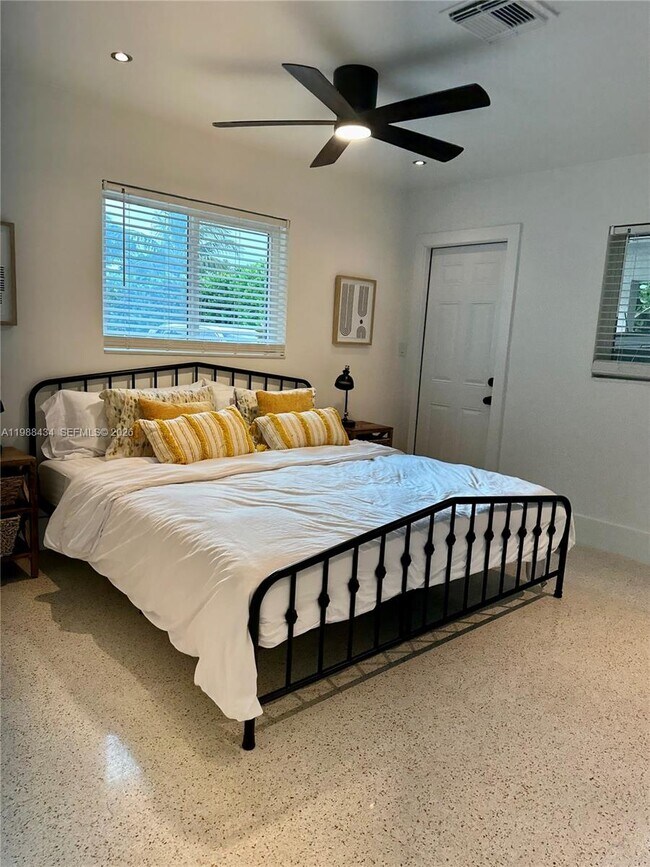 Building Photo - 1351 SW 32nd St