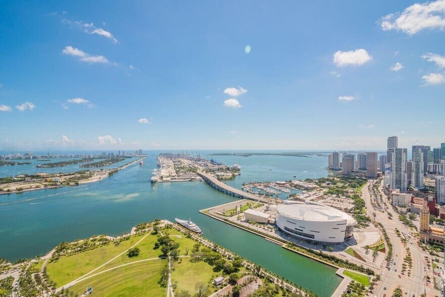 Building Photo - 1100 Biscayne Blvd