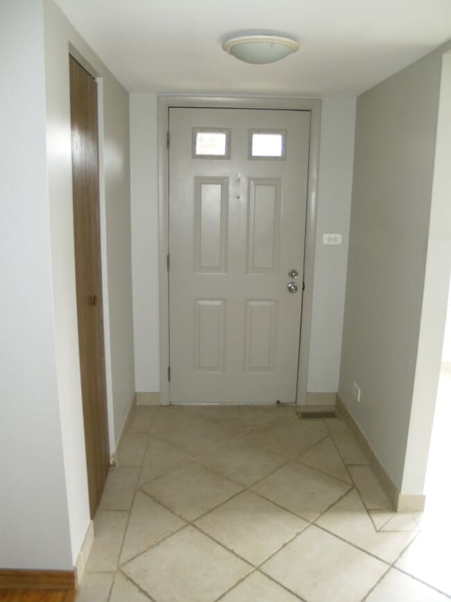 Building Photo - 290 Green Knoll Ln