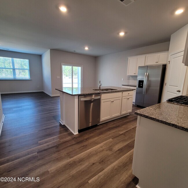 Building Photo - 7136 Foxhollow Ln