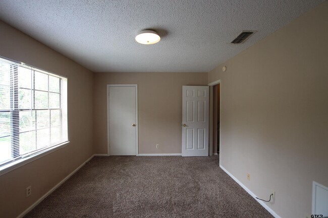 Building Photo - 2520 Delmar St