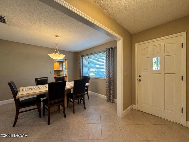 Building Photo - 653 Pelican Bay Dr